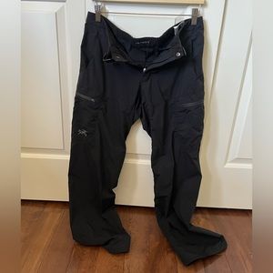 Arc’teryx women’s light weight straight leg pants